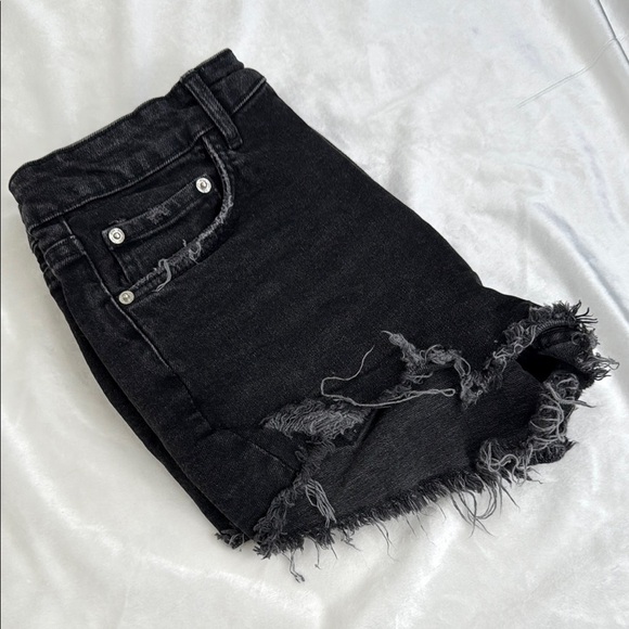 ZARA SIZE 6 Women's Denim Shorts Black Distressed - Picture 5 of 7